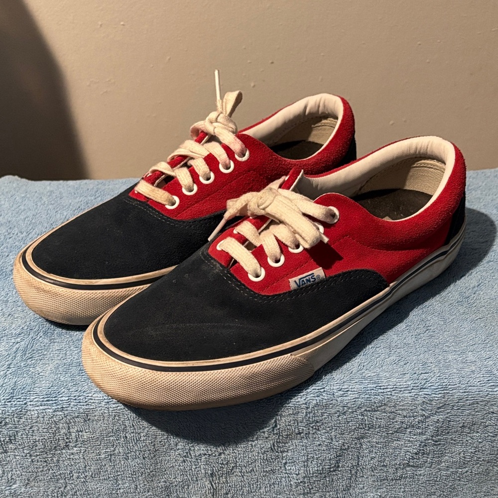 Vans navy/red skate shoes